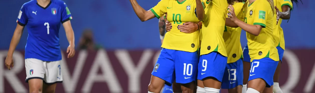Brasil quer ser a sede da Copa do Mundo de futebol feminino de 2027 - Folha  PE