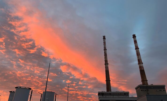 As icônicas chaminés da Poolbeg: a história por trás da usina de Dublin